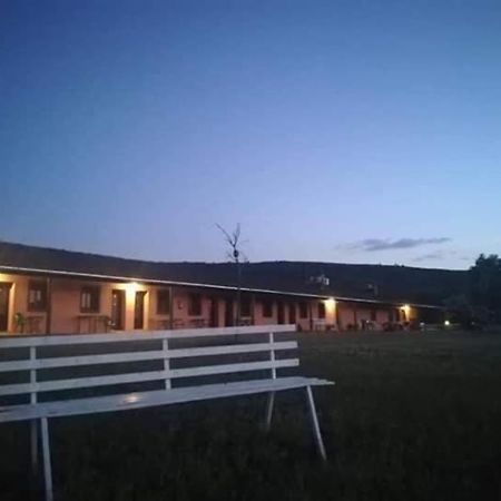 Hotel Rural Puerta De Monfrague Вильяреаль-де-Сан-Карлос Экстерьер фото