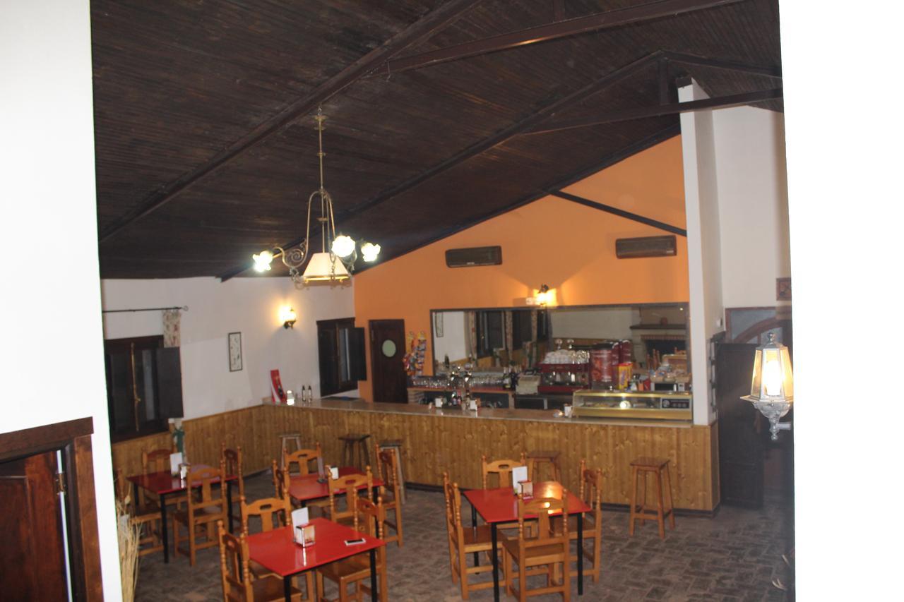 Hotel Rural Puerta De Monfrague Вильяреаль-де-Сан-Карлос Экстерьер фото