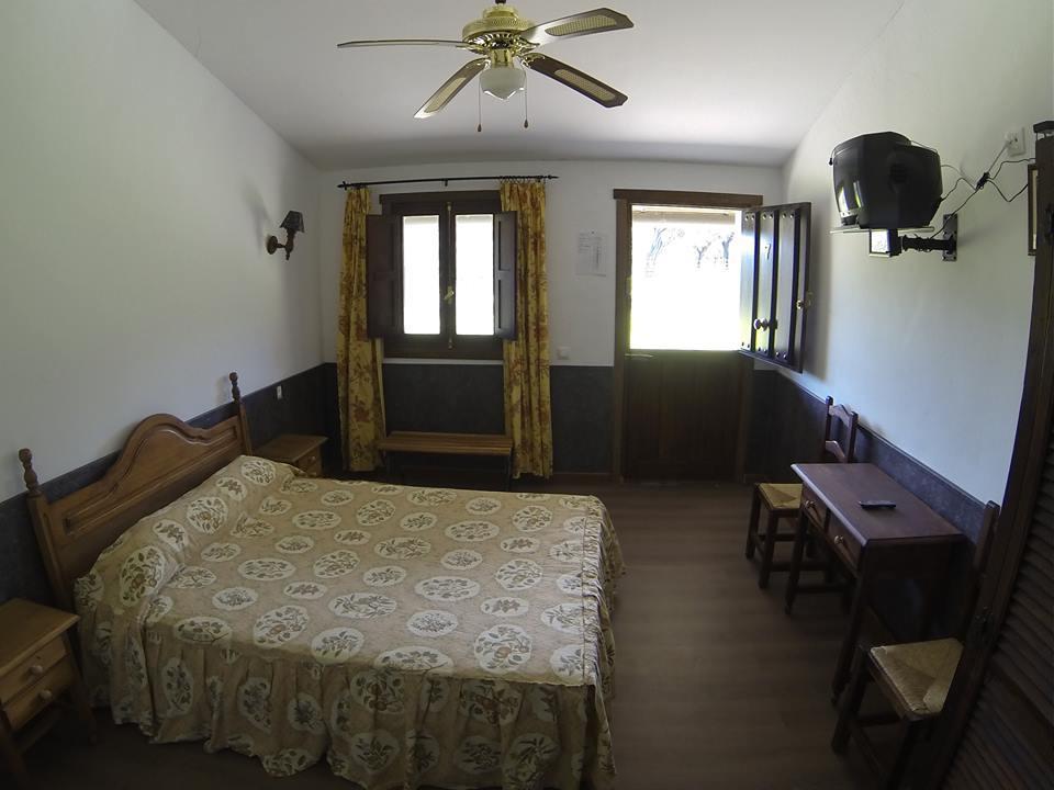 Hotel Rural Puerta De Monfrague Вильяреаль-де-Сан-Карлос Экстерьер фото